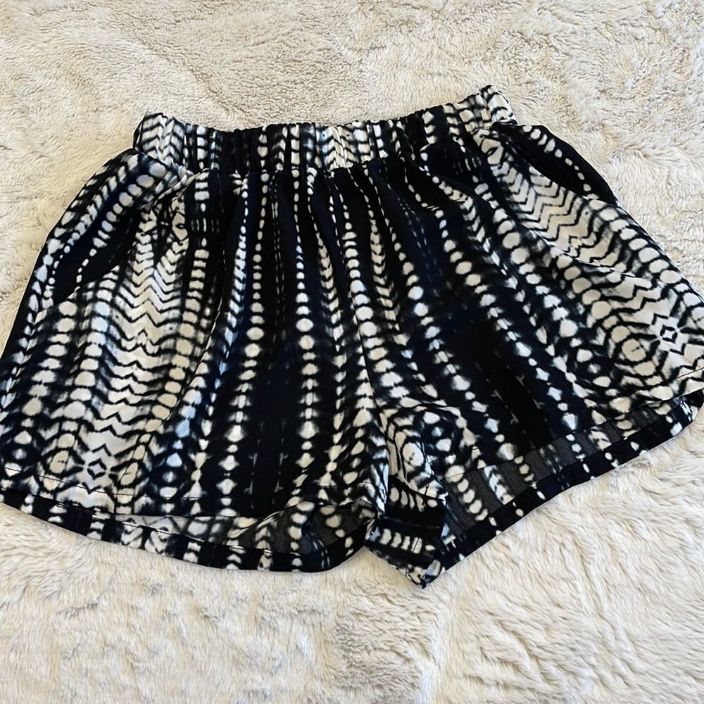 TYCHE Printed shorts with‎ pockets